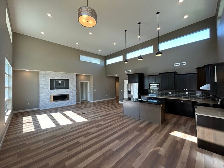 Building Photo - 3955 Ivy Dr