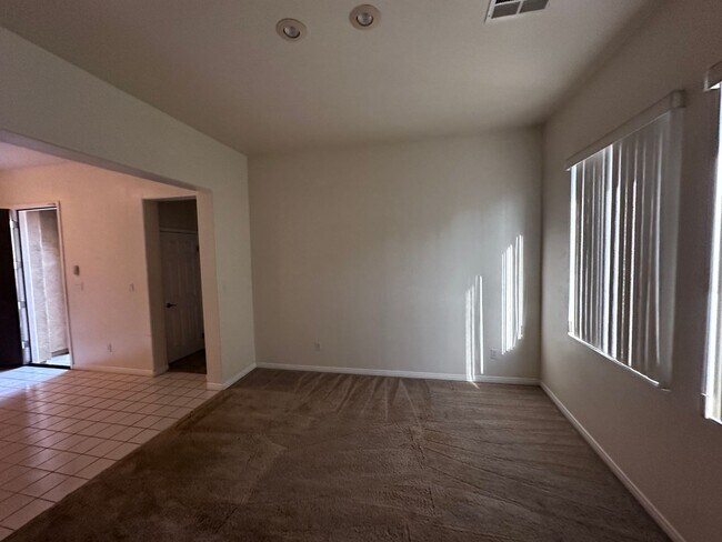 Building Photo - House- River Lakes