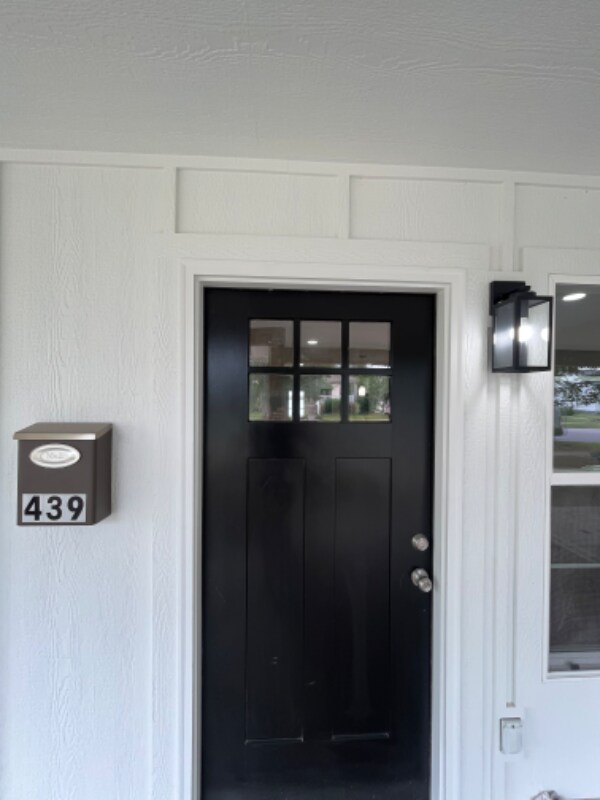 Building Photo - 437 N Main St