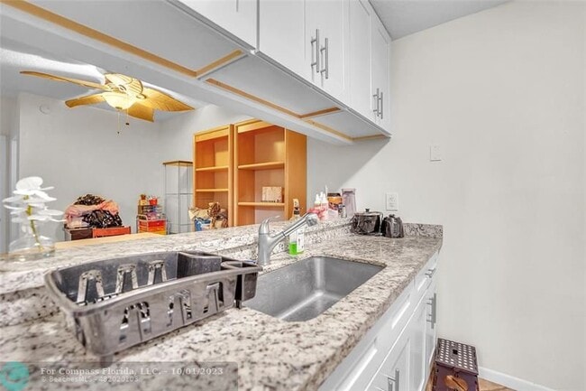 Building Photo - 3655 Cocoplum Cir