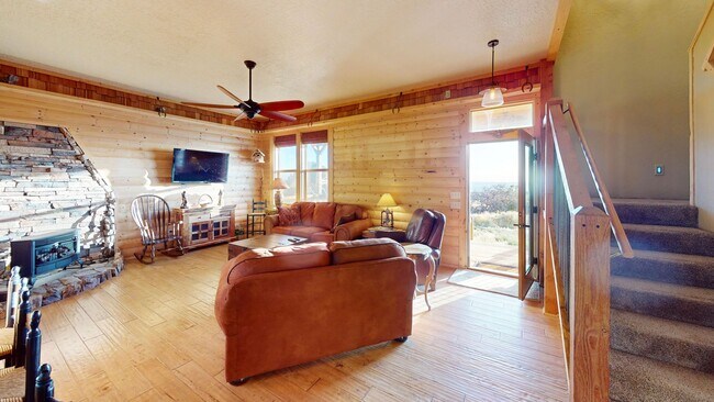 Building Photo - Beautiful Home on 10 Private Acres