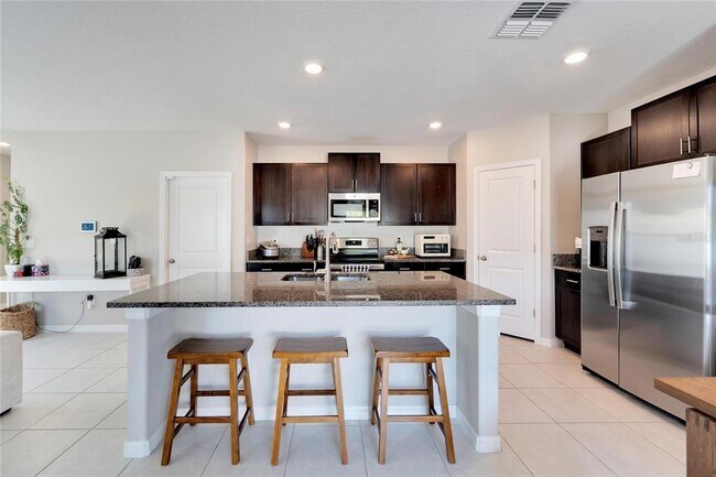 Building Photo - 403 Royal Empress Dr