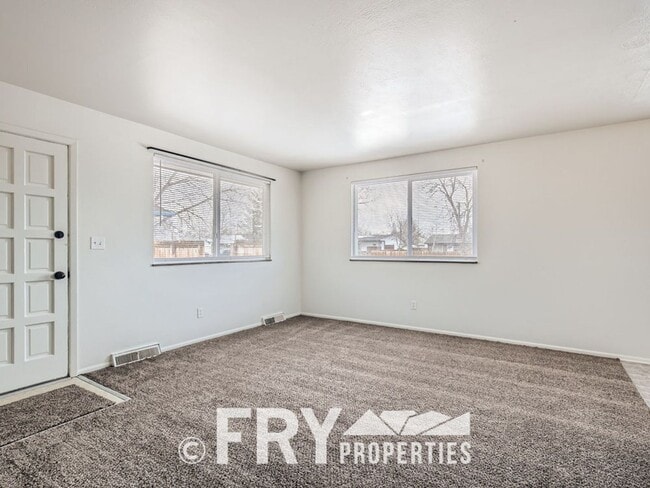 Building Photo - 3bed/1bath Half Duplex in Westminster