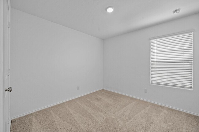 Building Photo - 1628 Dora Dr