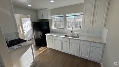 Building Photo - 538 Douglas Ave