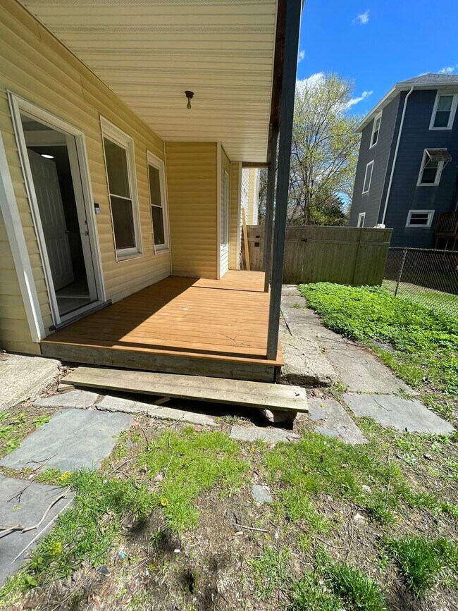 Building Photo - 124-126 Appleton