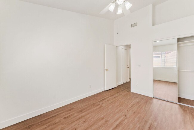 Building Photo - Charming Single-Story Living with Spacious Comfort!