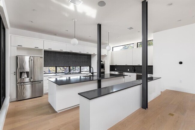 Building Photo - 1603 Chelsea Ln