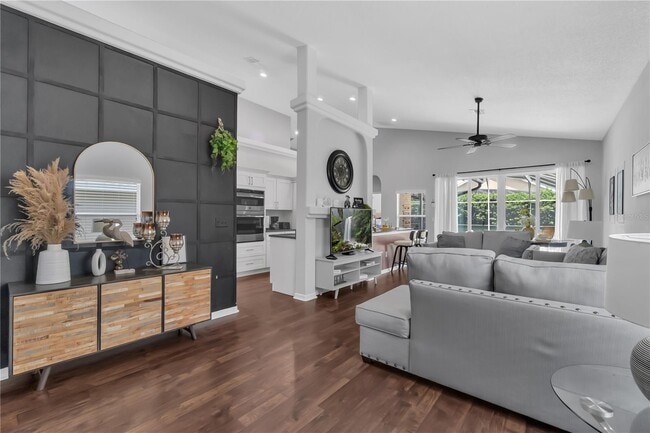 Building Photo - 16635 Palm Spring Dr