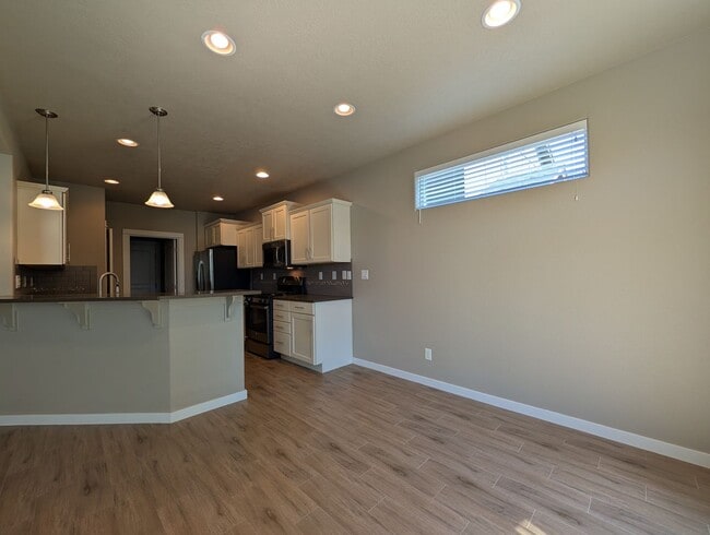 Building Photo - Beautiful 3-Bedroom, 2.5-Bath Home In the ...