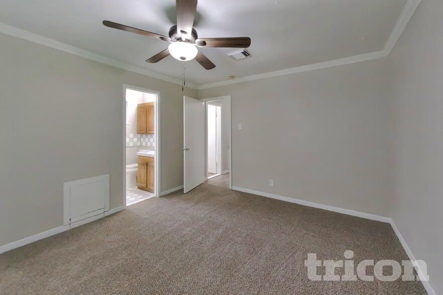 Building Photo - 12306 Foxridge Dr