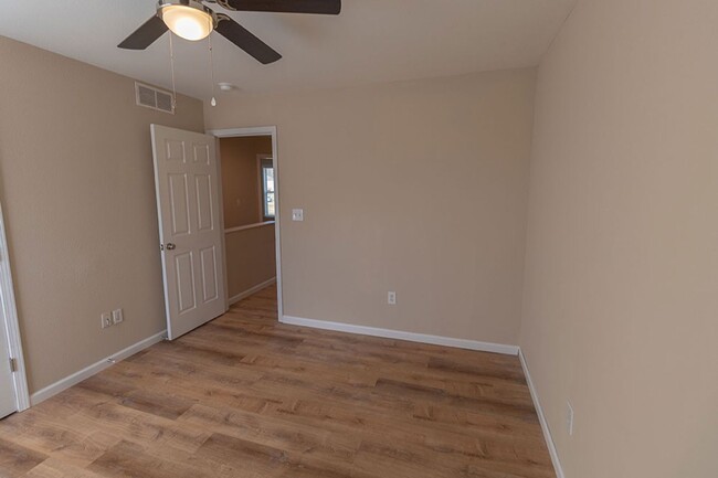 Building Photo - 1405-1407 Bodie Dr.