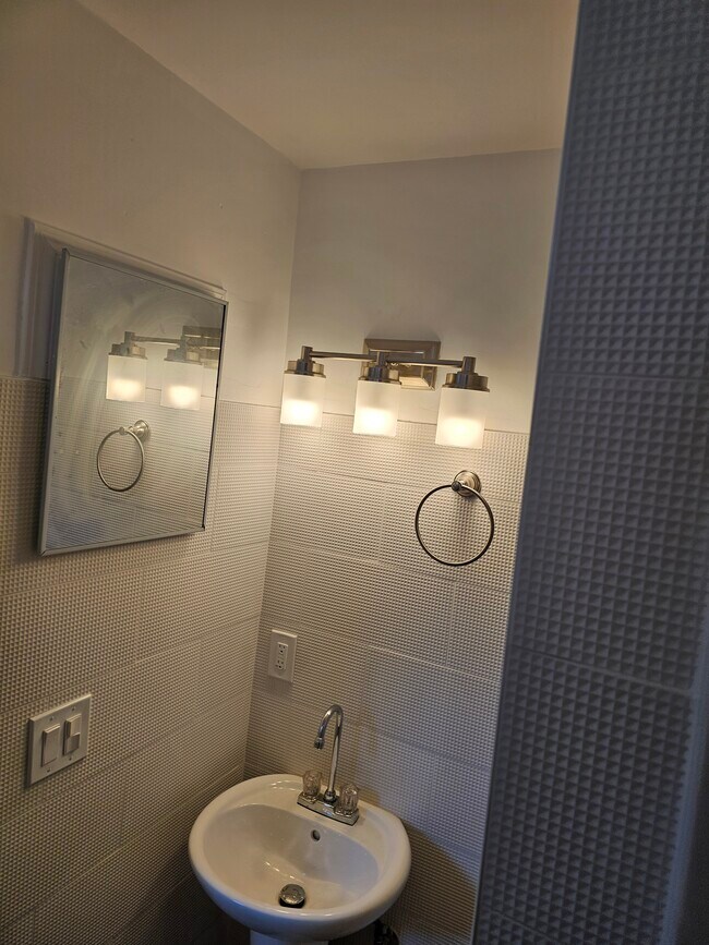 2nd bathroom - 16931 S Berendo Ave