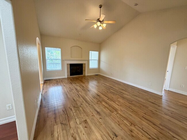 Building Photo - 625 Red Tail Dr