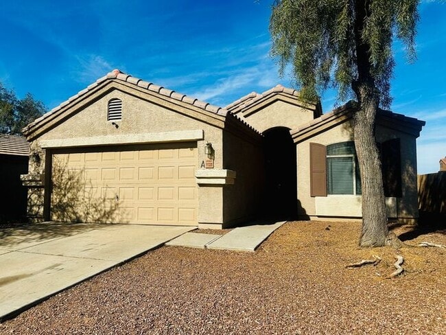 Building Photo - New Flooring! Single level 3 bed in Camelback Ranch!