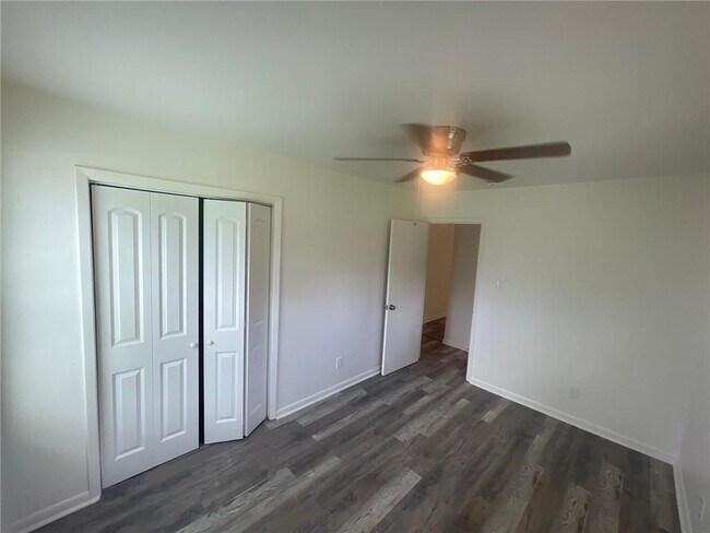Building Photo - 246 Pinetree Cir