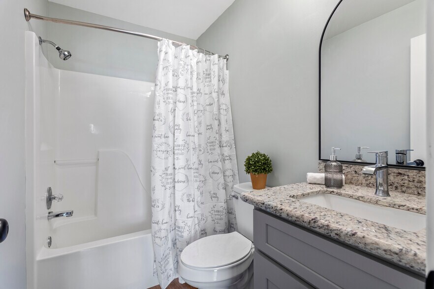 Building Photo - 7 Mulberry Rd