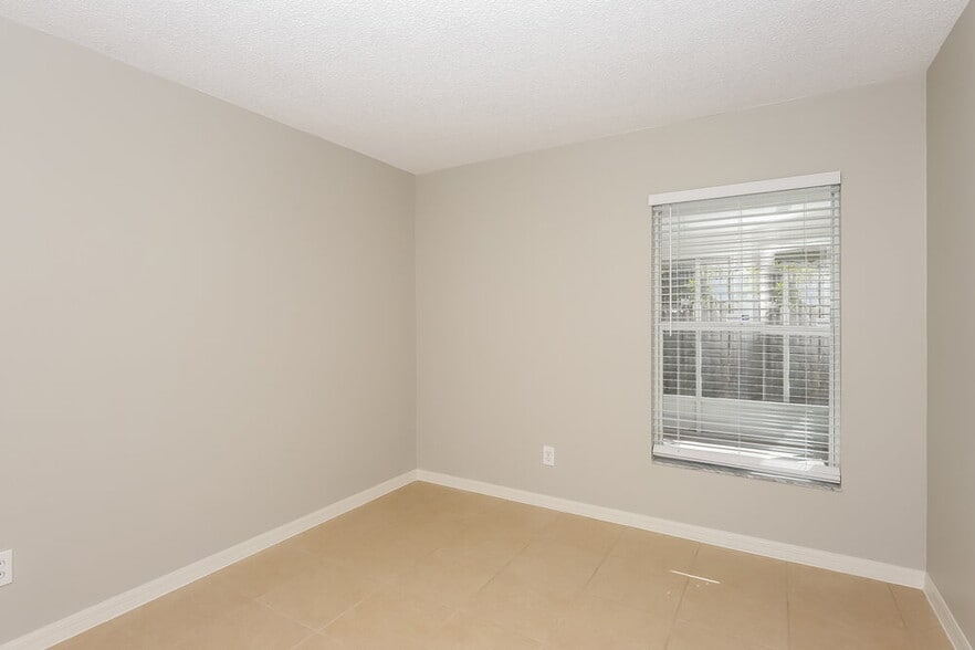 Building Photo - 3413 Palm Beach Dr