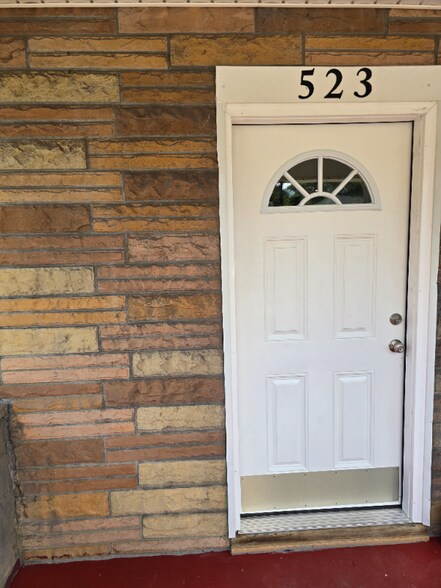 Building Photo - 523 Logan Ave