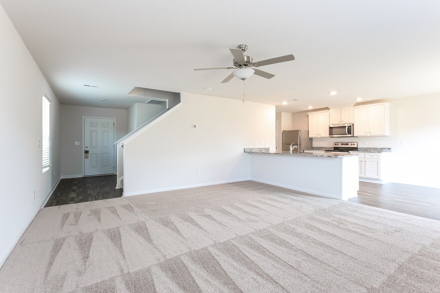 Building Photo - 2207 Southlea Dr