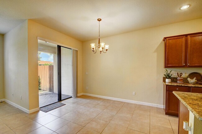 Building Photo - 10385 Wellington Parc Dr
