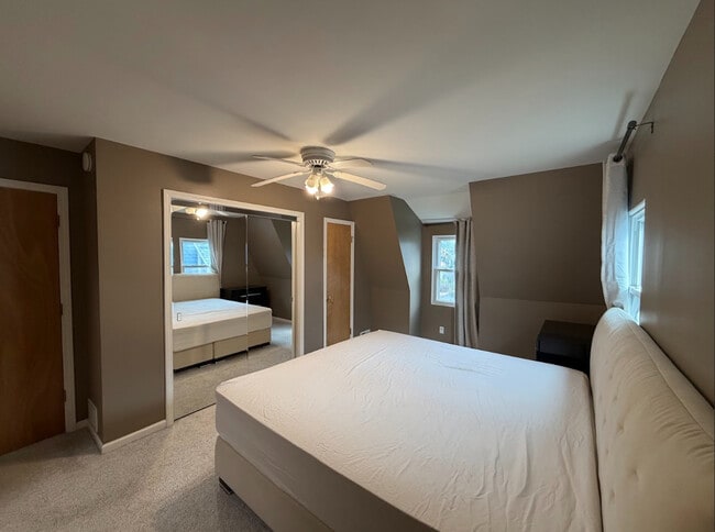 Building Photo - 5540 Fairview Ave