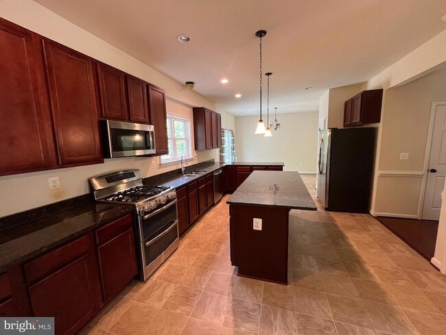 Building Photo - 47 Summerfield Ln