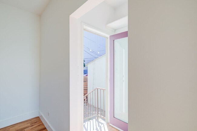 Building Photo - 3216 Bellevue Ave