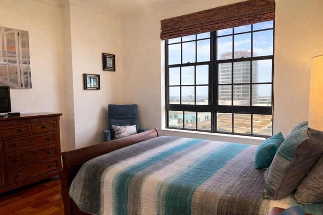 Building Photo - 801 S Olive Ave