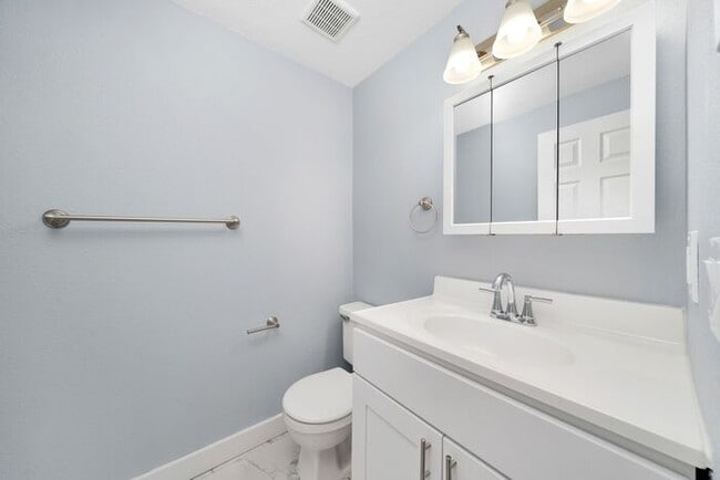 Building Photo - Cozy up in front of a fireplace in this beautiful 2bedroom!!!