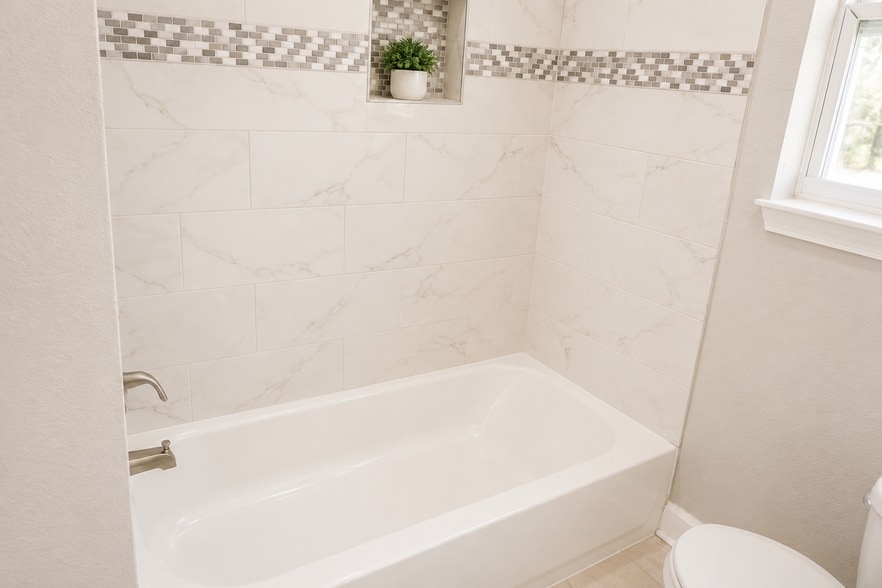Tub/shower - 504 Engman St