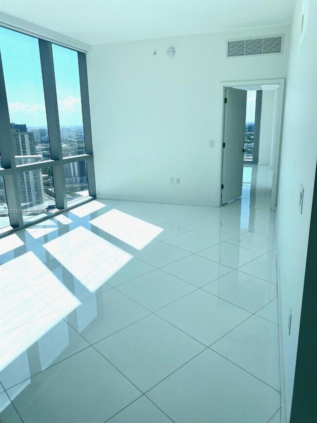 Building Photo - 851 NE 1st Ave