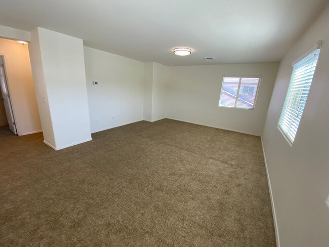 Building Photo - 2 Week Free Rent - Chandler Gem!