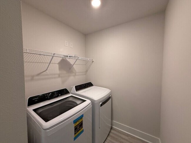 Building Photo - Gulf Breeze - Deer Ridge Crossing - 4 bedroom, 2.5 bathroom - New Construction
