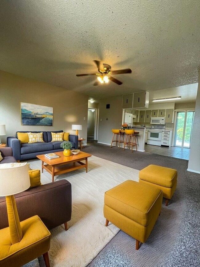 Building Photo - 2 Bed 1 Bath Apartment MOVE IN SPECIAL: $5...