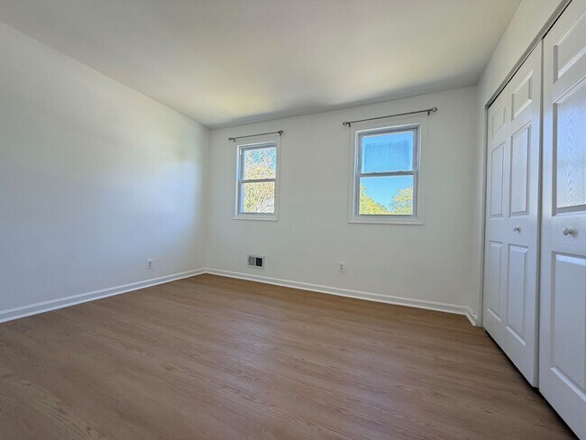 Building Photo - Spacious & Updated Pasadena Townhome for Rent