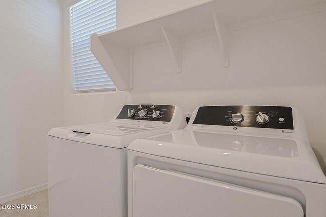 Building Photo - 7671 W Smoketree Dr