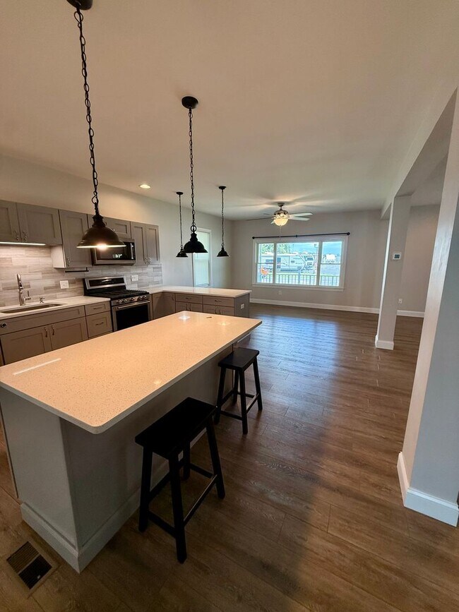 Building Photo - 3 Bedroom Home Available in Bath