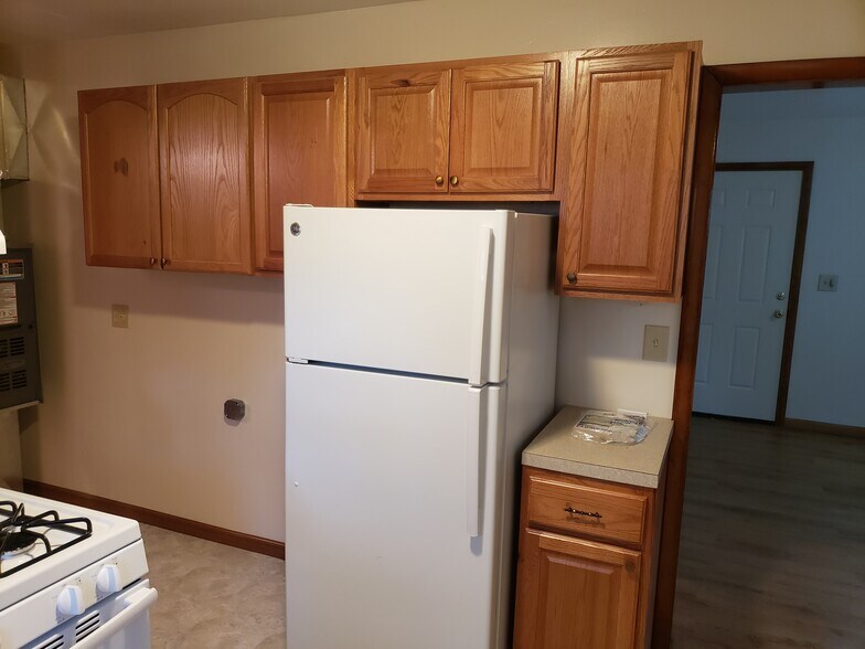 Kitchen - 1221 Derbydale Rd
