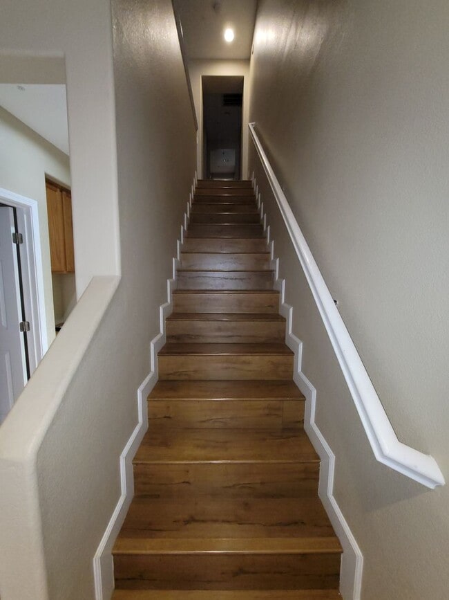 Building Photo - Elk Grove Condo