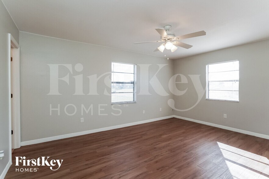 Building Photo - 2603 NE 4th Ave