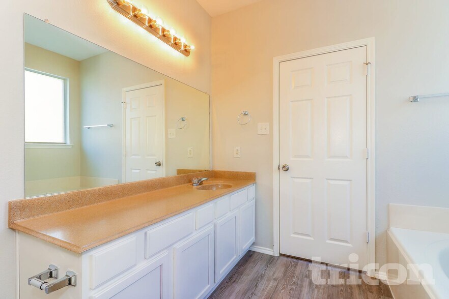 Building Photo - 716 Kentucky Derby Ln