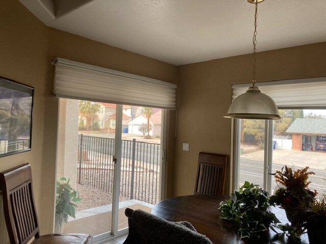 Building Photo - 1807 Desert Dawn Dr