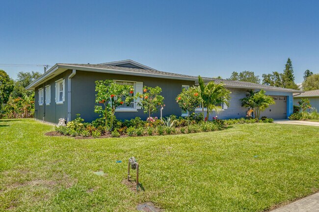 Building Photo - 6908 Antigua Pl