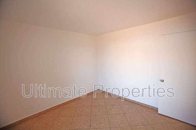 Building Photo - 5059 N 72nd Ave