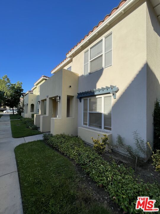 Building Photo - 121 Cancion Way