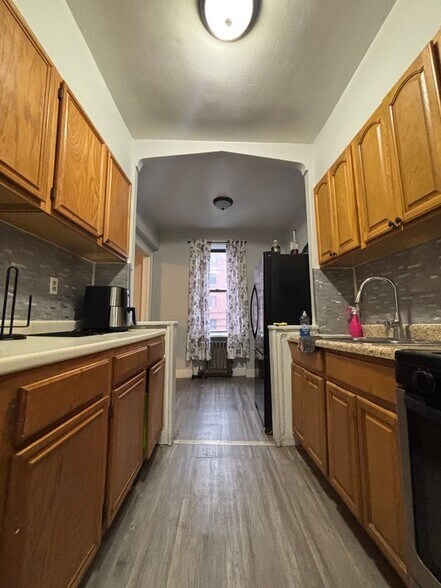 Building Photo - 463 E 178th St