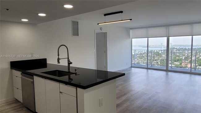 Building Photo - 7601 E Treasure Dr