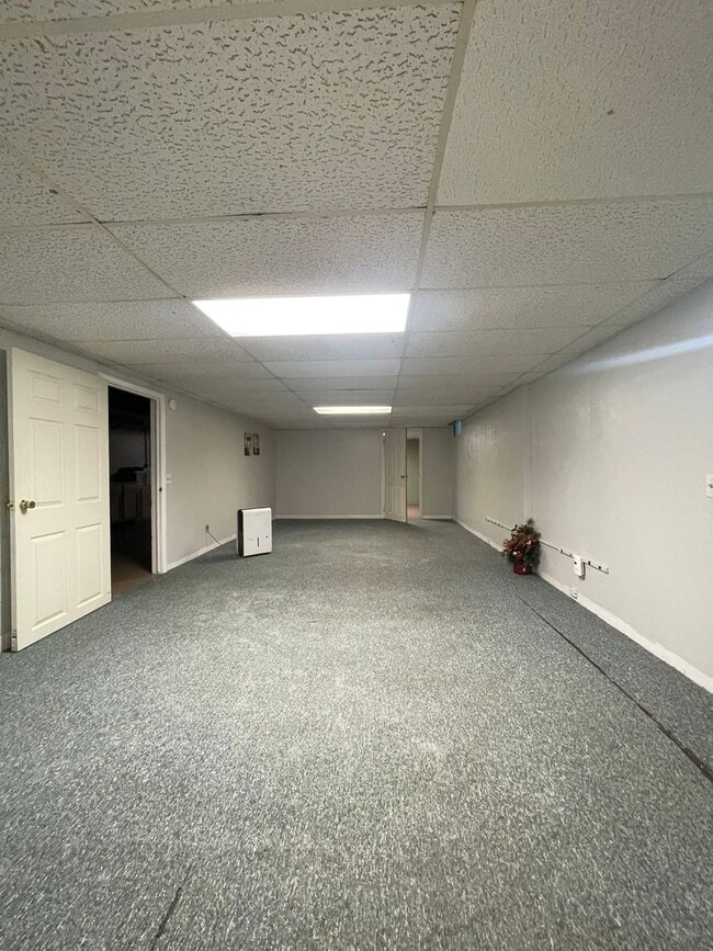 Building Photo - Three Bedroom Home in Kalamazoo