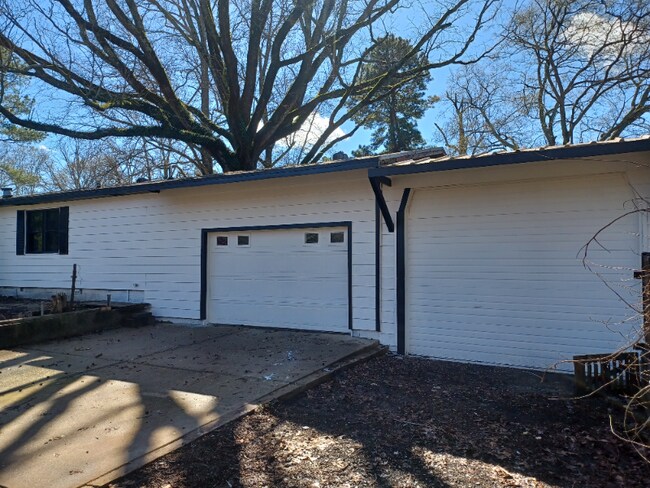 Building Photo - 14320 Short Pine Dr